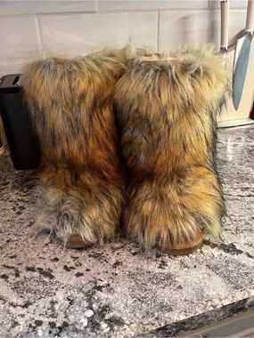 Bear Paw Fluffy Faux Fox Fur Boot Plush Warm Snow Boot Shoe Sz 8 NWOT
